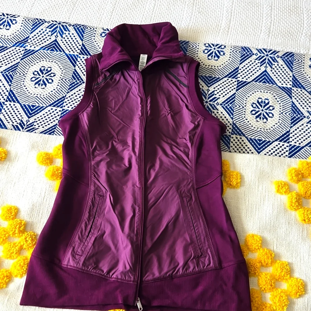 Lululemon Athletica Won't Stop Vest burgundy zip-up women's vest NEW size 4